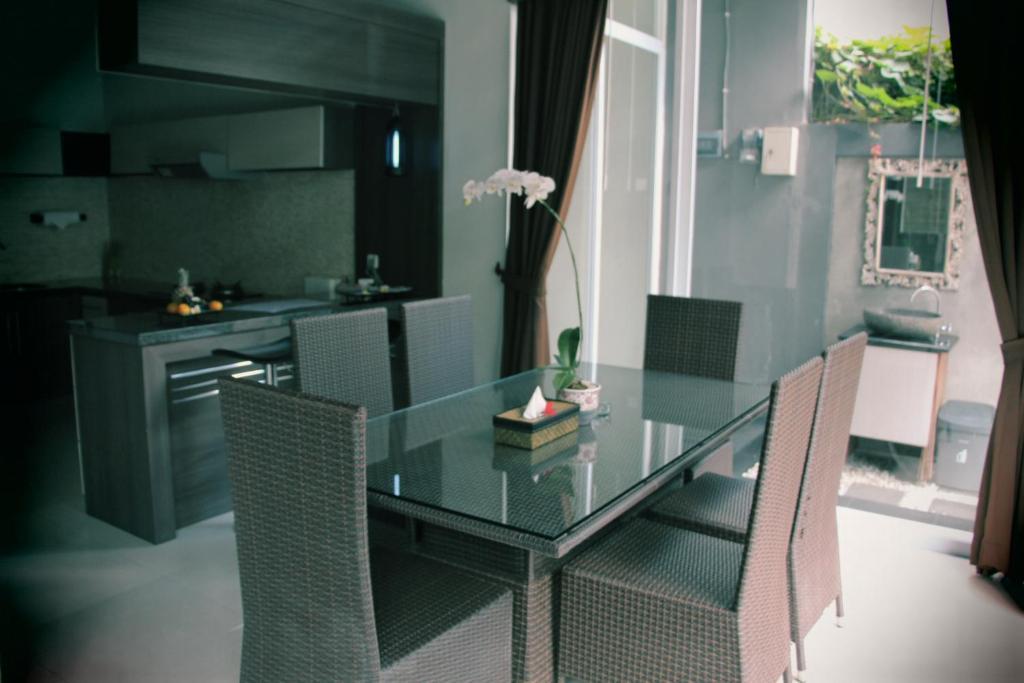 The Nakula Villas Kuta  Room photo